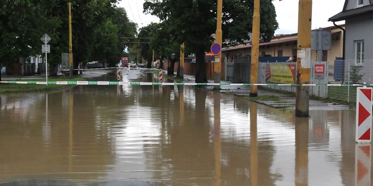Vo viacerých okresoch Slovenska hrozia záplavy, bude poriadne pršať!