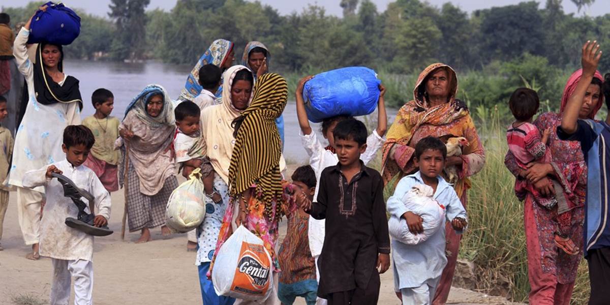 V Pakistane evakuovali pre záplavy ďalšie tisícky ľudí