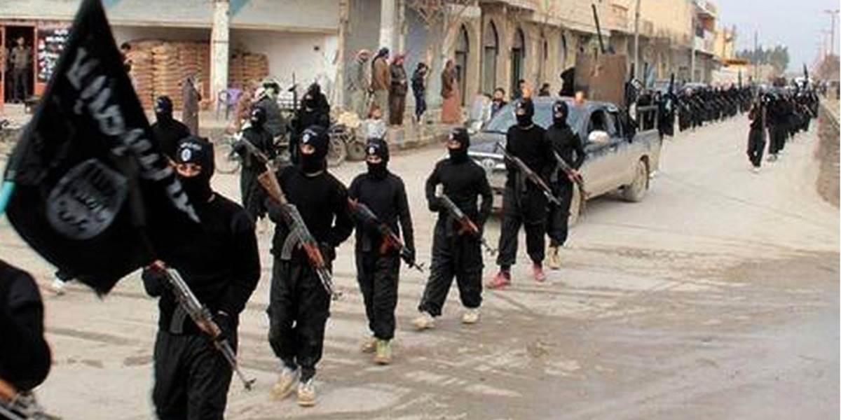 Vládne nálety zabili najmenej 11 ľudí v meste obsadenom extrémistami z IS
