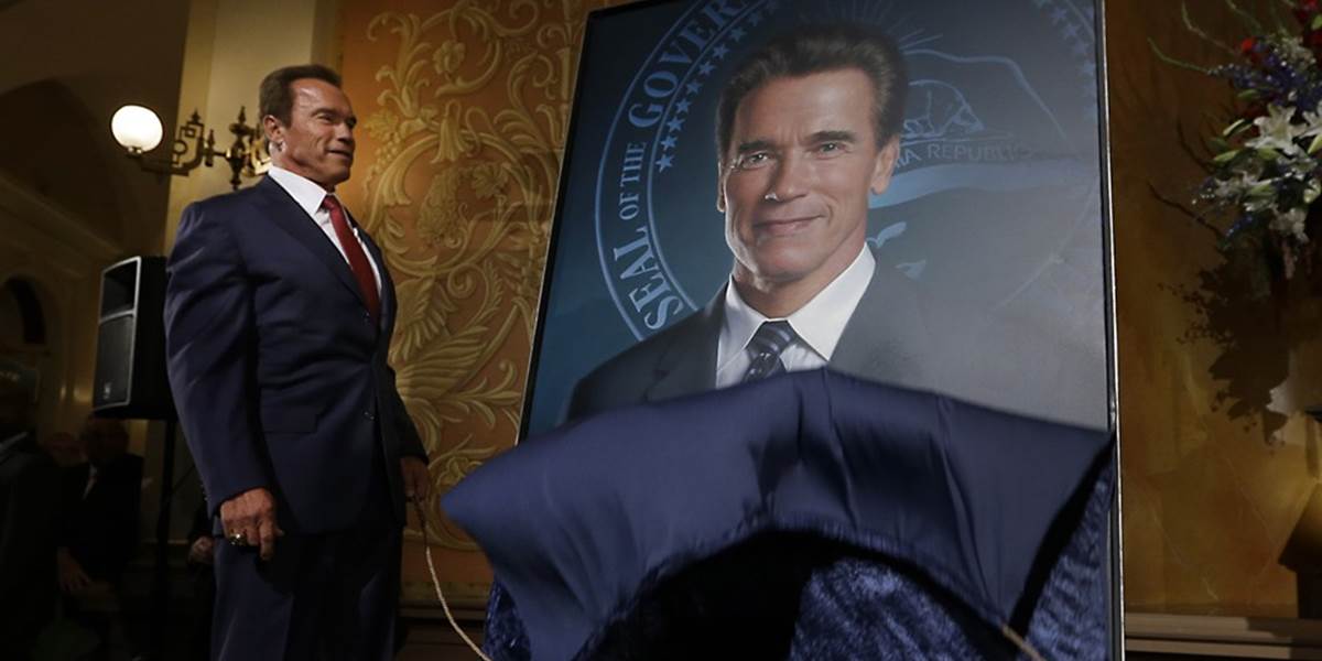 Zo Schwarzeneggerovho portétu niekto zotrel podobizeň jeho manželky