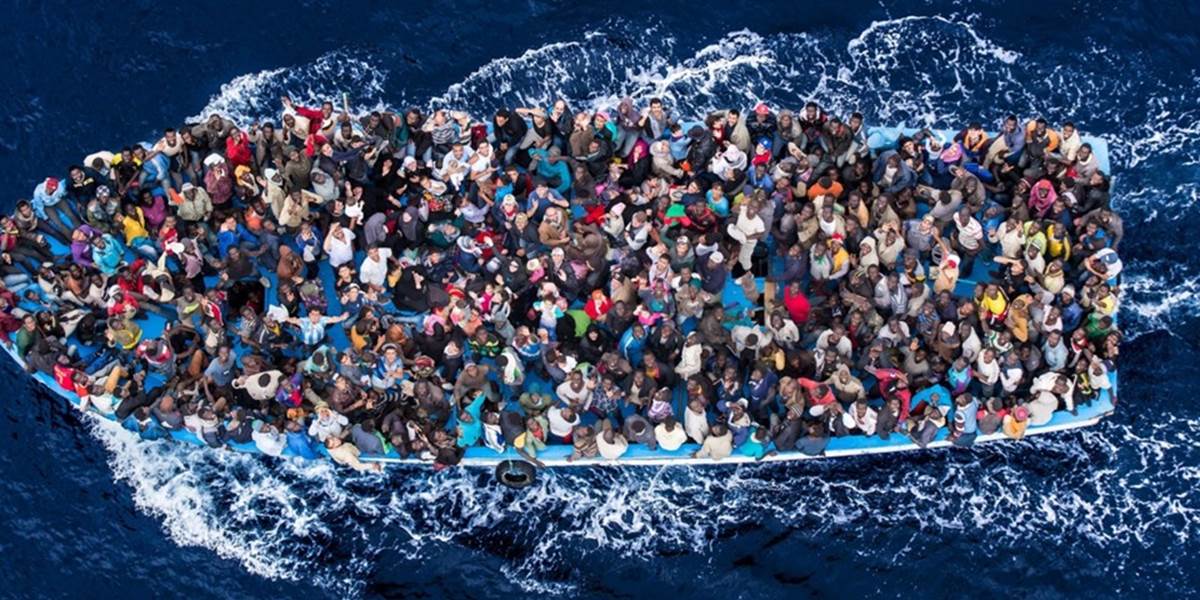 Pri pobreží Lýbie sa potopil preplnený čln s africkými emigrantmi, hlásia mnoho mŕtvych!