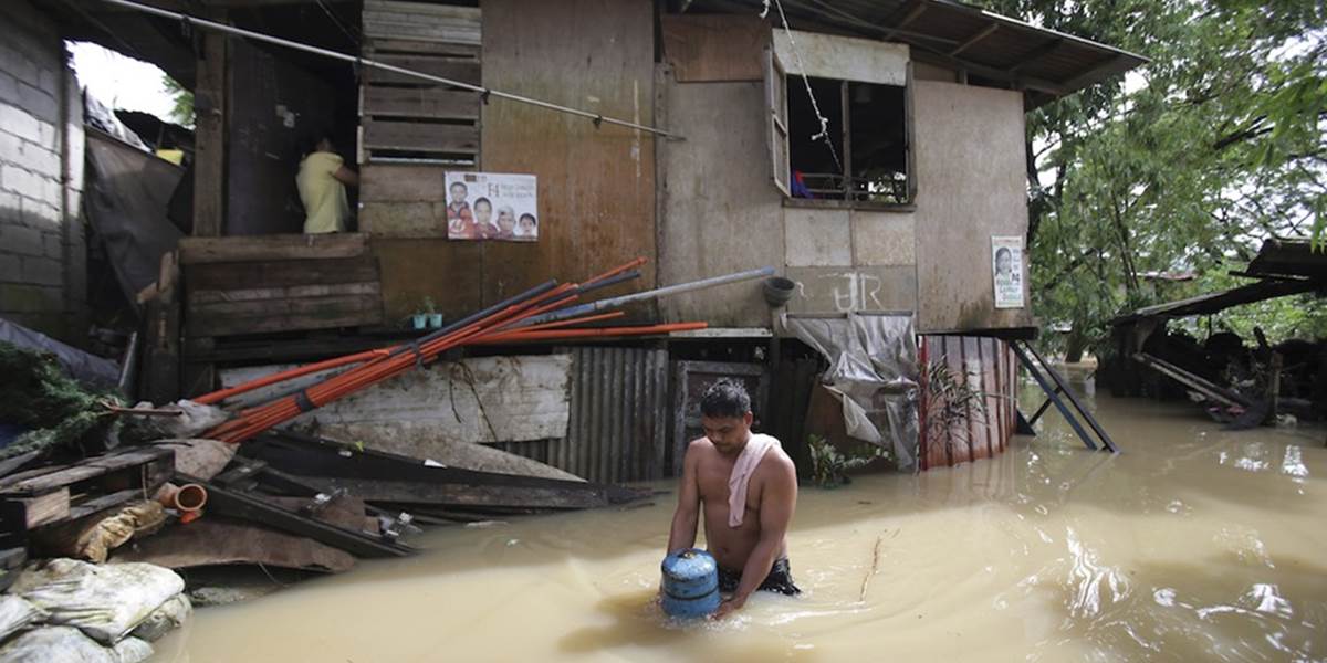 Na Filipínach zabíjal tajfún Kalmaegi, o strechu nad hlavou pripravil 8-tisíc ľudí