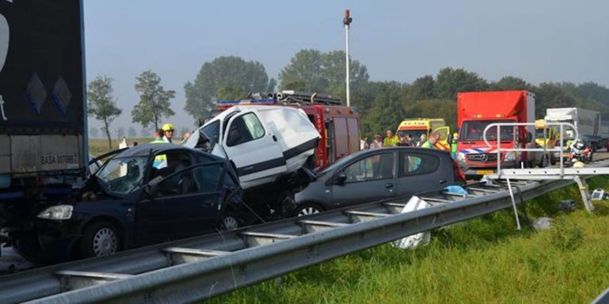 Hmla spôsobila hromadnú haváriu 150 áut v Holandsku: Dvaja mŕtvi!
