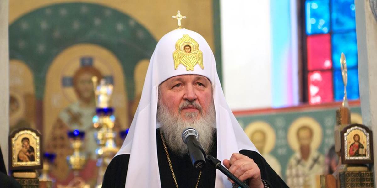 Ruský patriarcha Kirill dostal do daru stíhačku