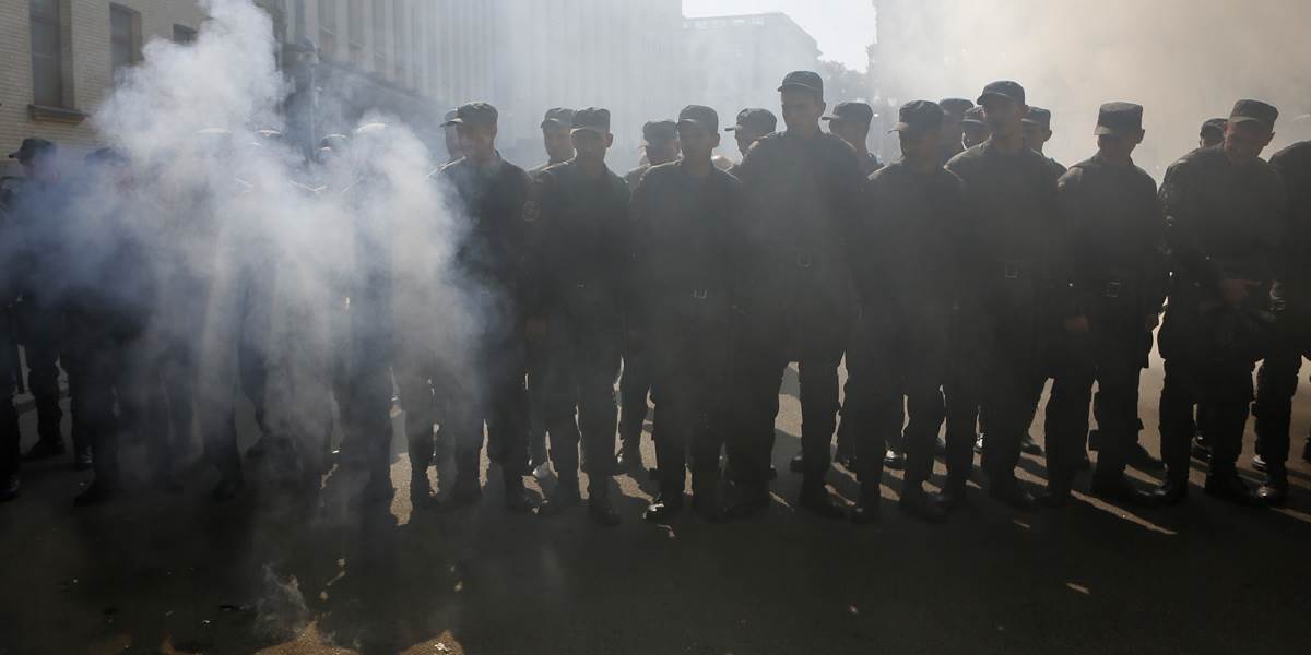 Situácia na Ukrajine: Kyjev hlási vyše 2400 nezvestných alebo zajatých príslušníkov bezpečnostných síl