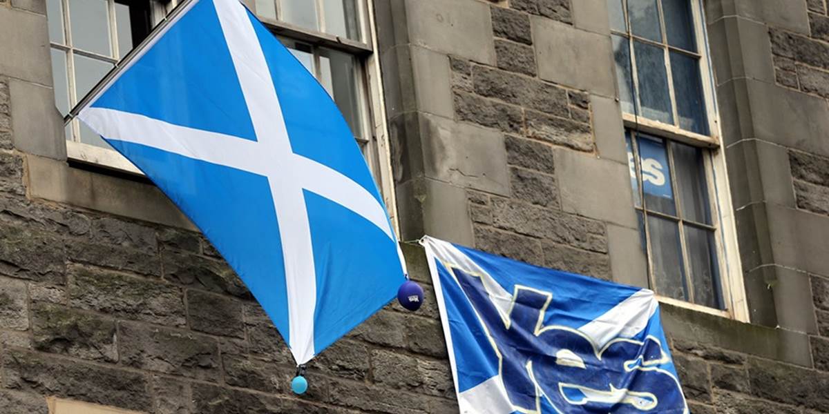 Podpora Škótov pre nezávislosť mierne klesla na 48 percent