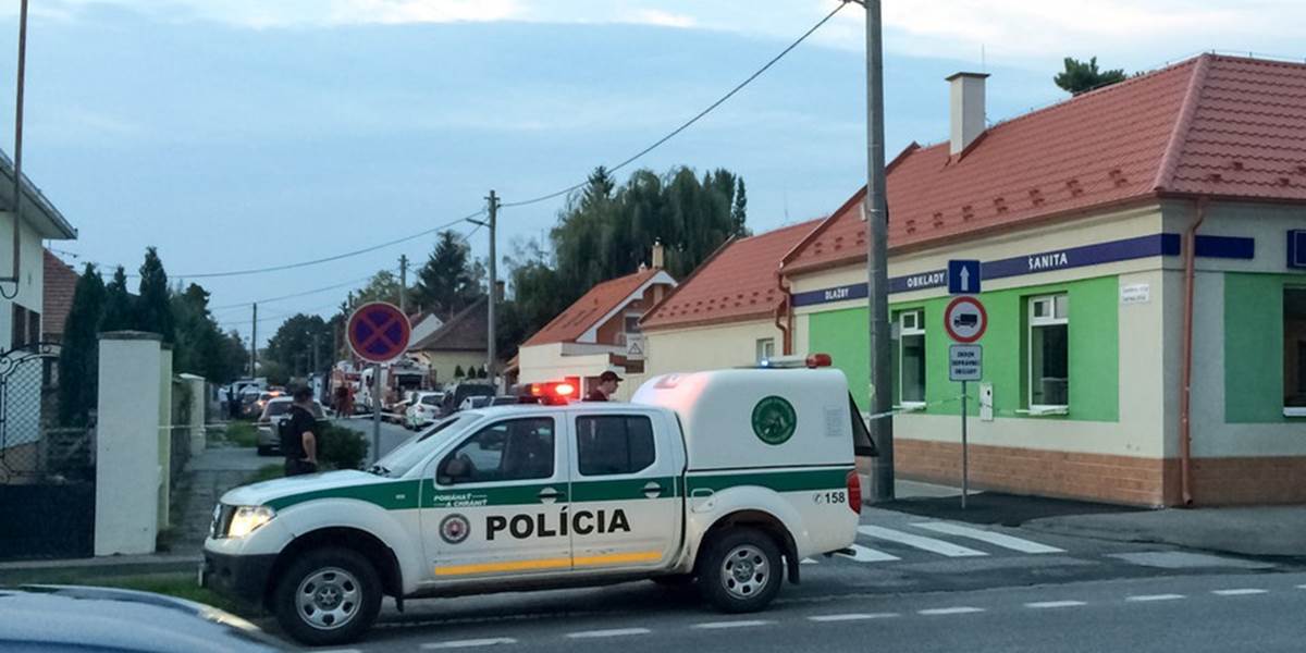 Polícia uzavrela Švermovu ulicu v Galante: Odhalila laboratórium na výroby drog a výbušnín!