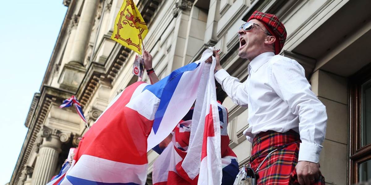 Škóti dnes rozhodnú, či sa odtrhnú od Spojeného kráľovstva