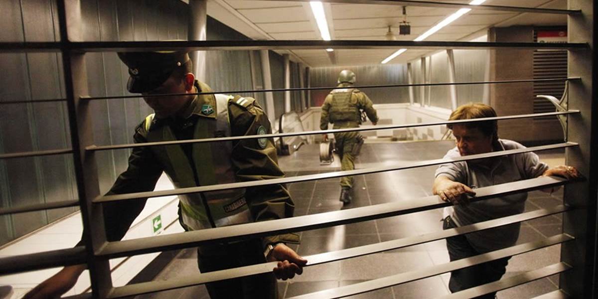 Čilská polícia zatkla páchateľov bombového útoku, ktorý v metre zranil 14 ľudí