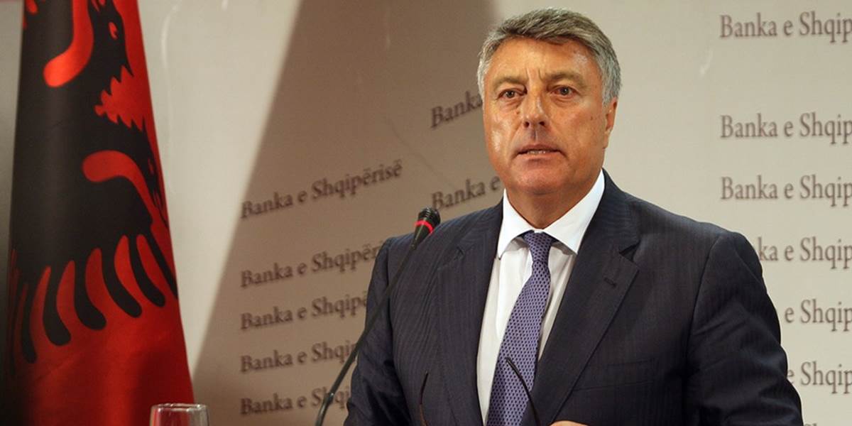 Albánsky parlament pre krádež odvolal guvernéra centrálnej banky