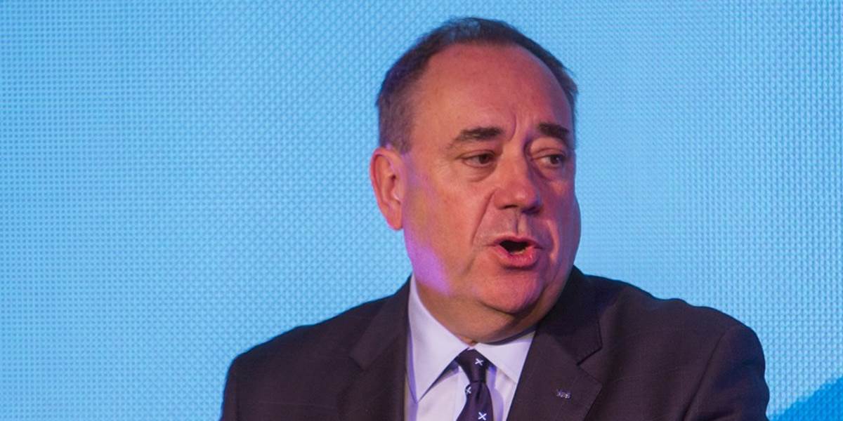 Škótsky premiér Salmond uznal porážku