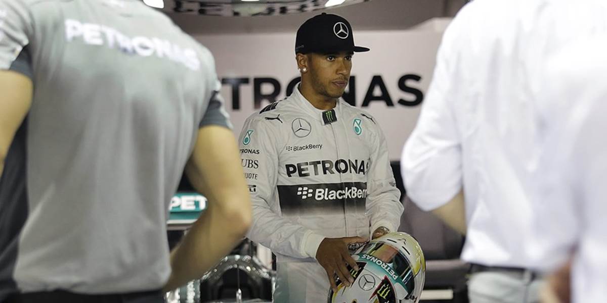 F1: Hamilton ovládol druhý tréning pred VC Singapuru