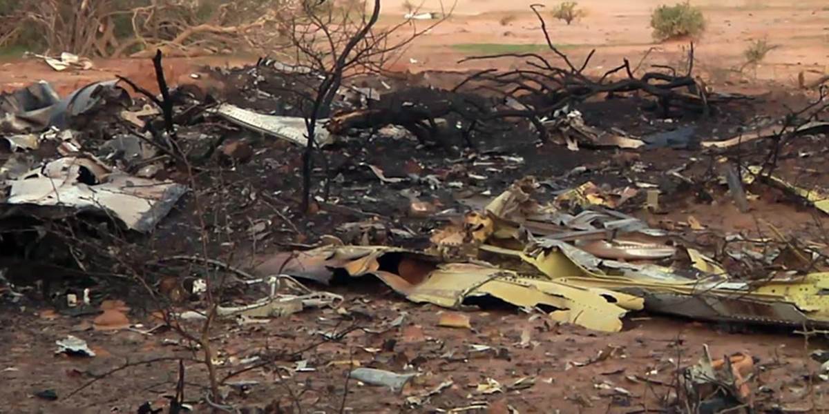 Vyšetrovatelia nedokážu zistiť, čo spôsobilo pád letu 5017 v Alžírsku