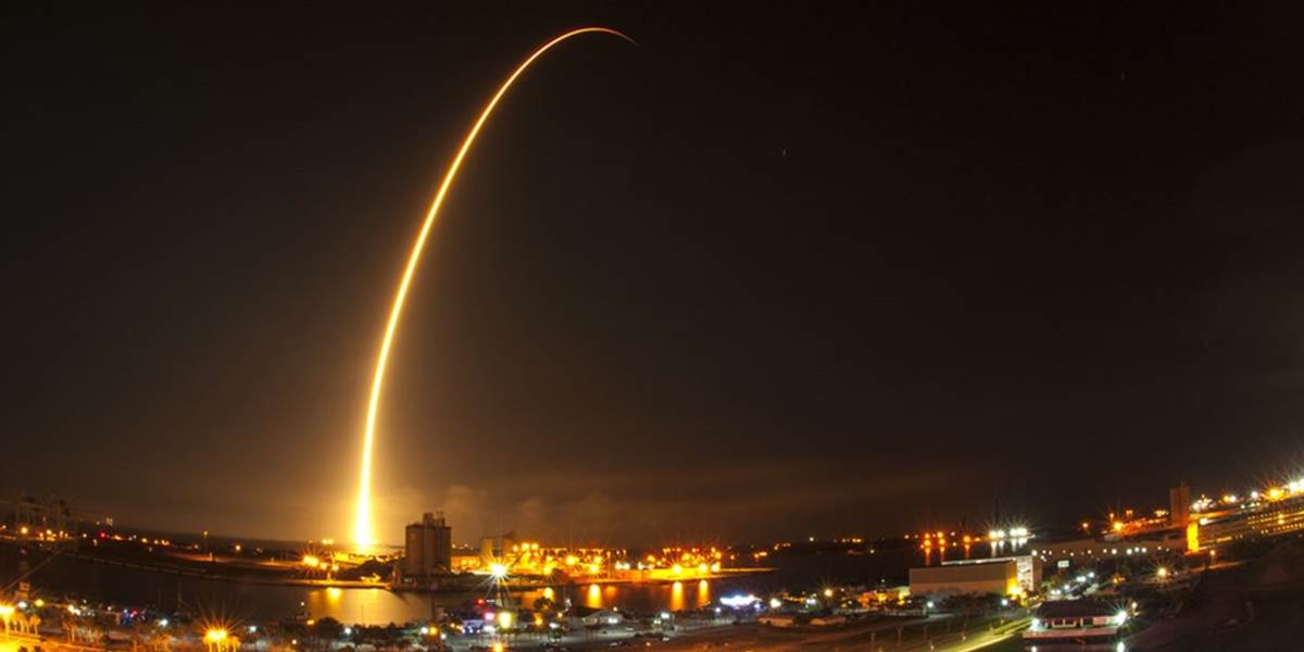 Kozmická nákladná loď SpaceX vezie na ISS 3-D tlačiareň a ďalšie veci