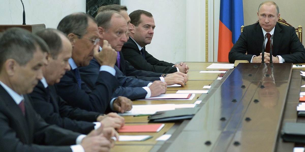 Putin prediskutoval s bezpečnostnou radou boj proti Islamský štát