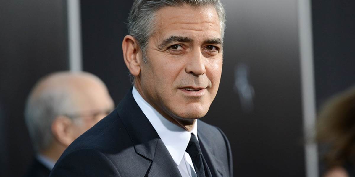 George Clooney sa ožení v obleku od Armaniho
