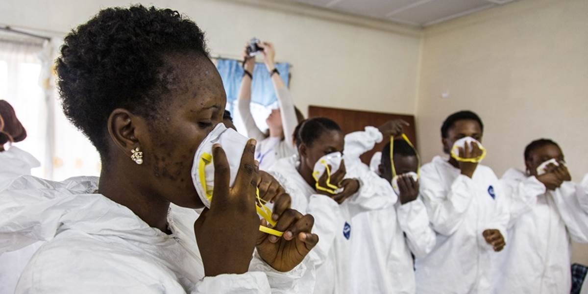 Počas zákazu vychádzania v Sierra Leone objavili 130 prípadov eboly
