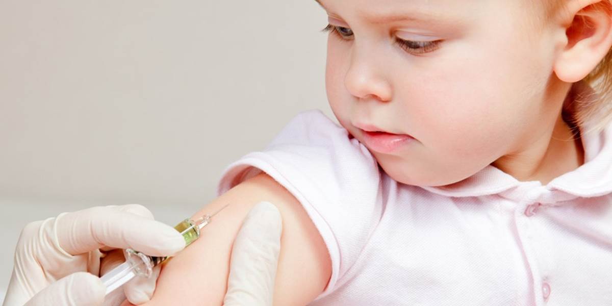 V Česku zomrelo po očkovaní iba štvormesačné dieťa, u nás sa vakcína nenachádza!