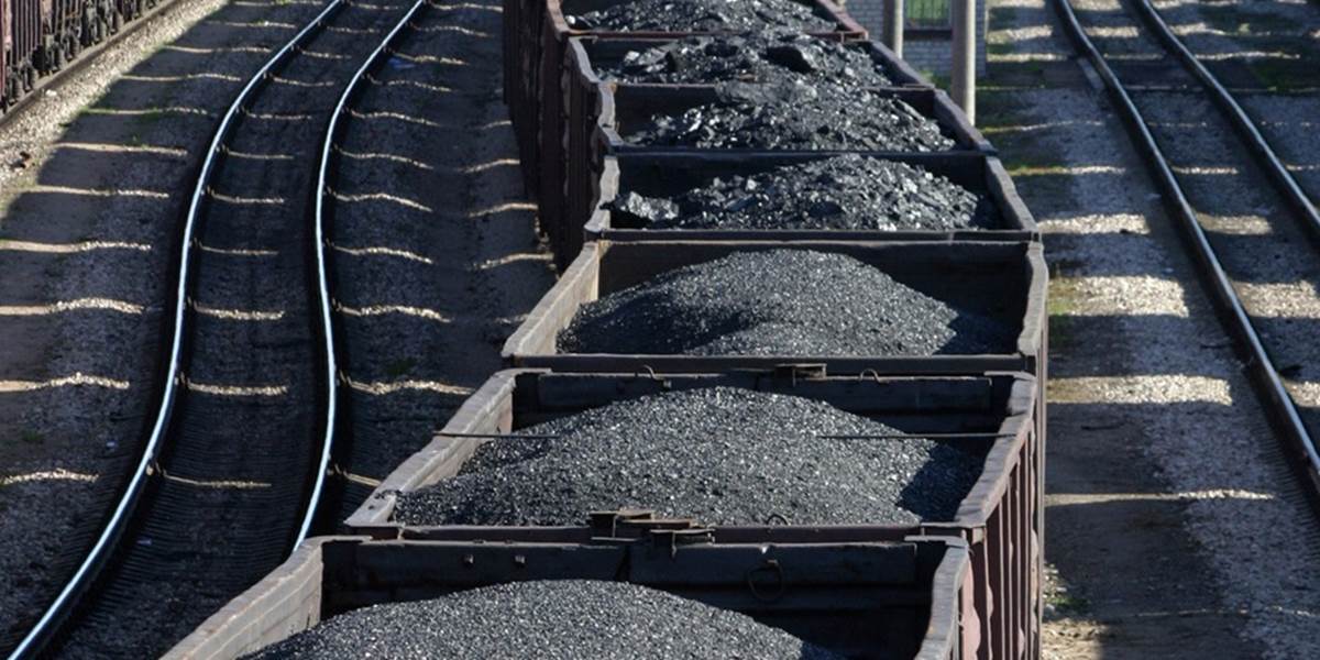 Poľskí baníci na hraniciach zablokovali vlak privážajúci ruské uhlie