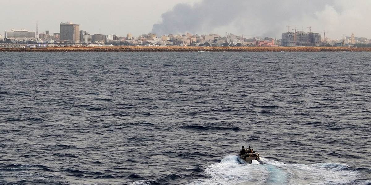 Lietadlo bombardovalo prístav v Benghází
