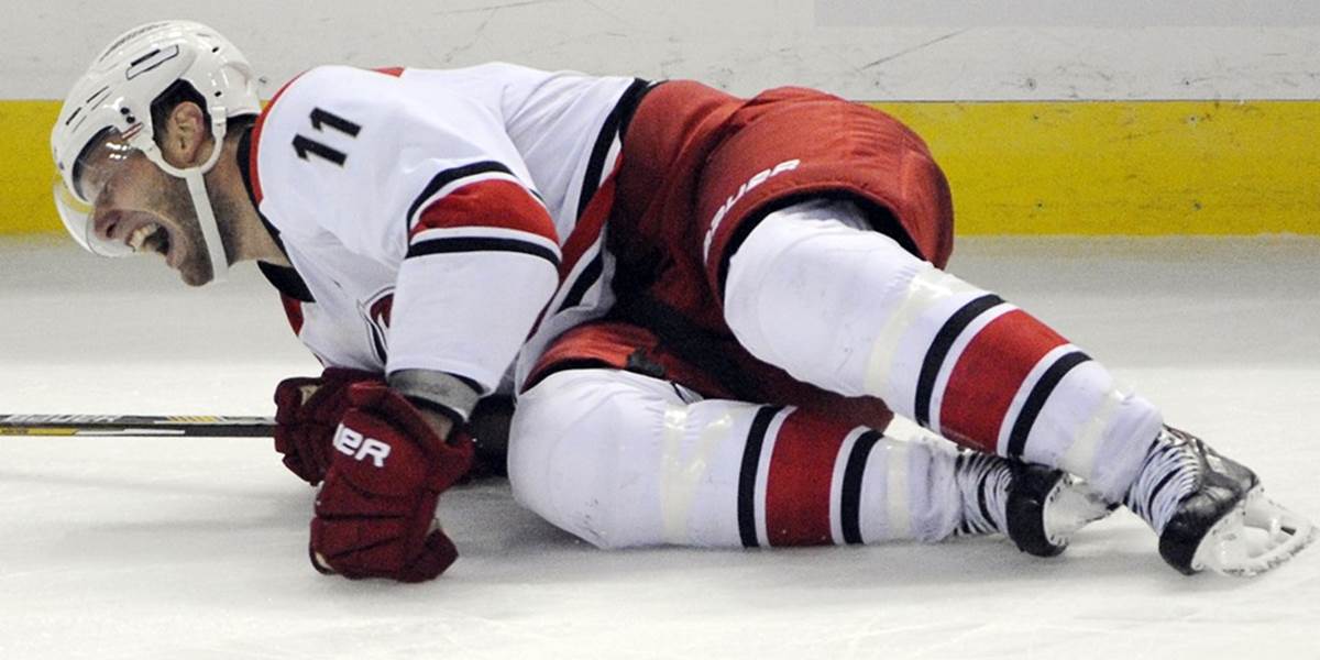 NHL: Staal z Caroliny pod skalpel, pauzovať bude tri až štyri mesiace