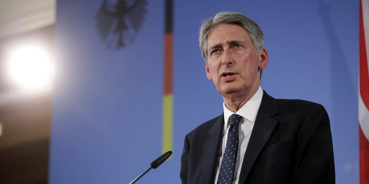 Hammond: Británia sa nemôže len nečinne prizerať, ako IS vraždí tisíce ľudí