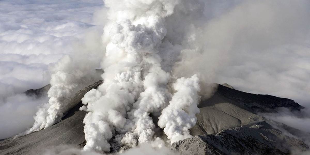 Výbuch vulkánu Ontake si vyžiadal 40 zranených a 32 nezvestných