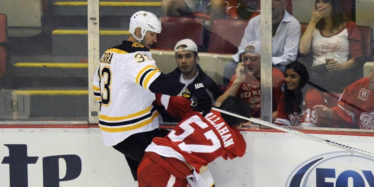 NHL: Boston vyhral v Detroite 3:1, Chára na ľade pri všetkých góloch Bruins