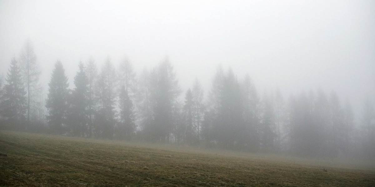 Územie Slovenska môžu v pondelok zasiahnuť hmly