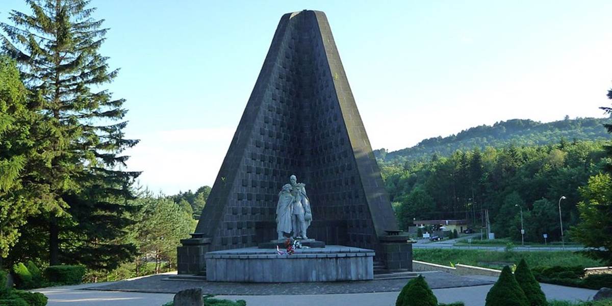 Pri pamätníku na Dukle bude stáť socha československého vojaka
