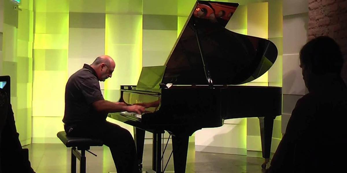 VIDEO Ortopéda zasiahol blesk, stal sa z neho hudobný skladateľ!