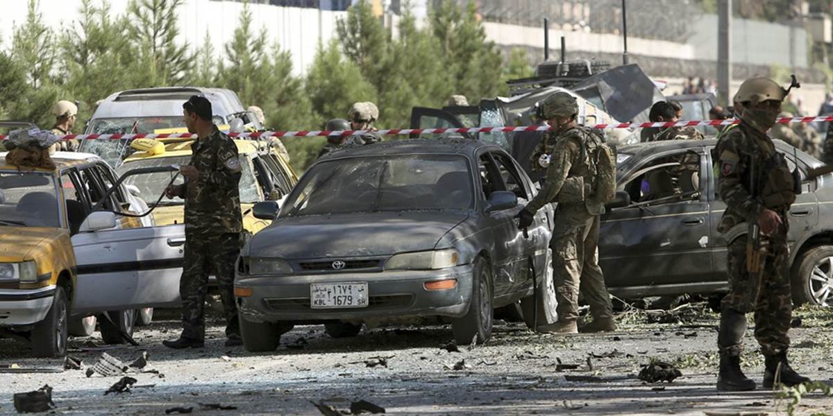 Bomby Talibanu zabili v Kábule najmenej sedem ľudí