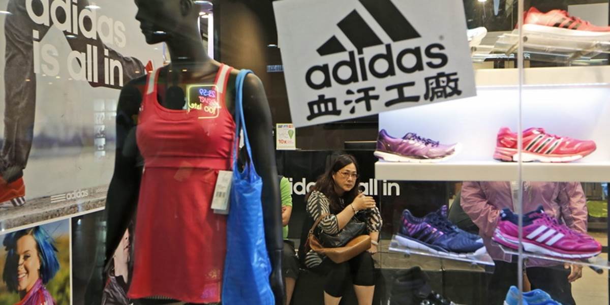 Adidas plánuje spätne odkúpiť akcie za 1,5 miliardy eur