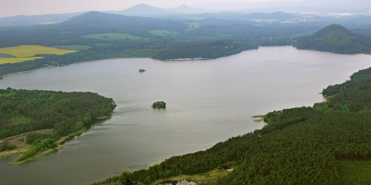 V Česku začali vypúšťať Máchovo jazero, napustené bude až v lete 2015