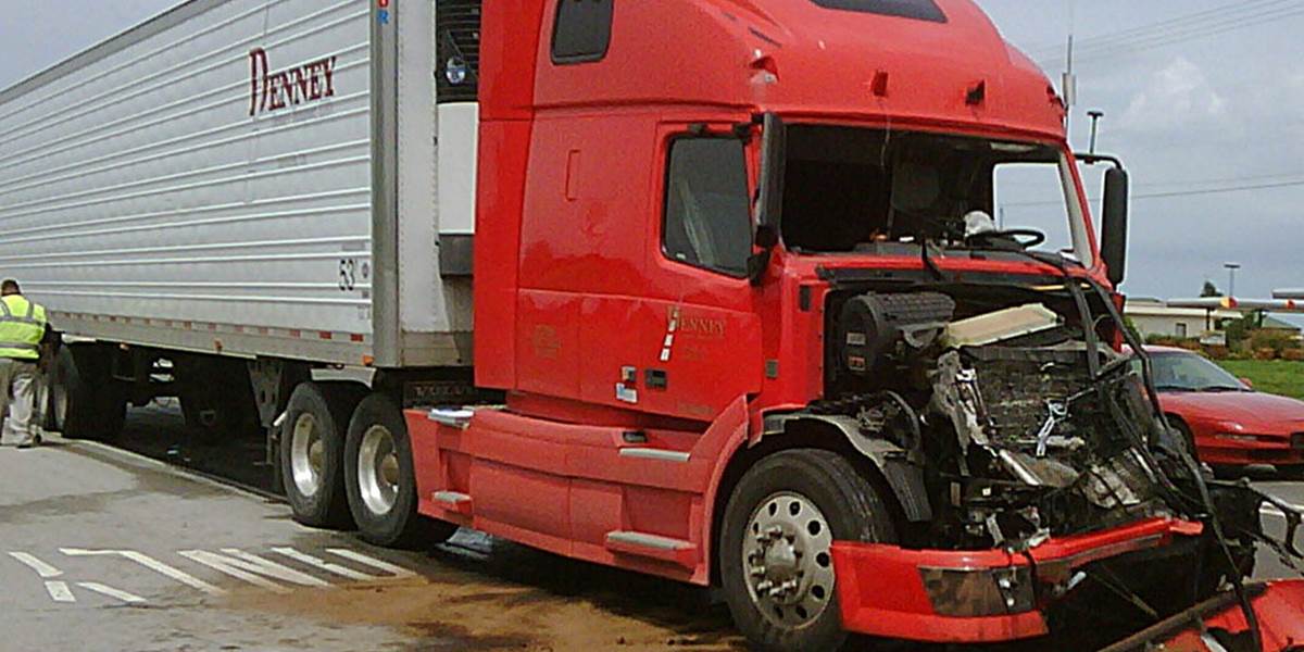 Pri zrážke autobusu s kamiónom neďaleko Budapešti sa zranili štyria ľudia