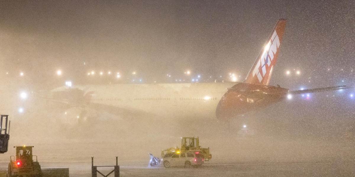 Počasie v Chicagu poriadne zúrilo: Museli zrušiť stovky letov!