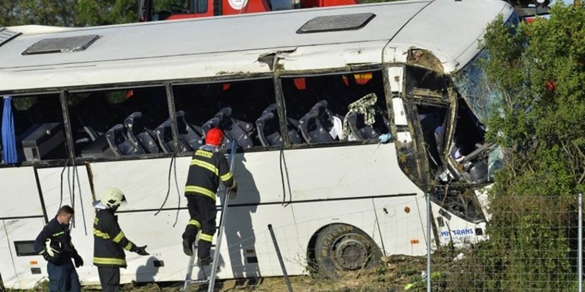 Osem zranených pri nehode slovenského turistického autobusu