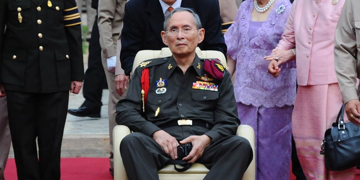 Thajský kráľ Pchúmipchón Adundét (86) sa podrobil operácii žlčníka