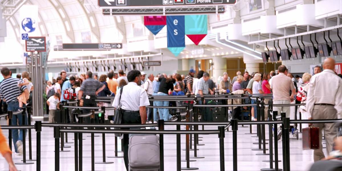 USA plánujú sprísniť kontroly na letiskách kvôli ebole