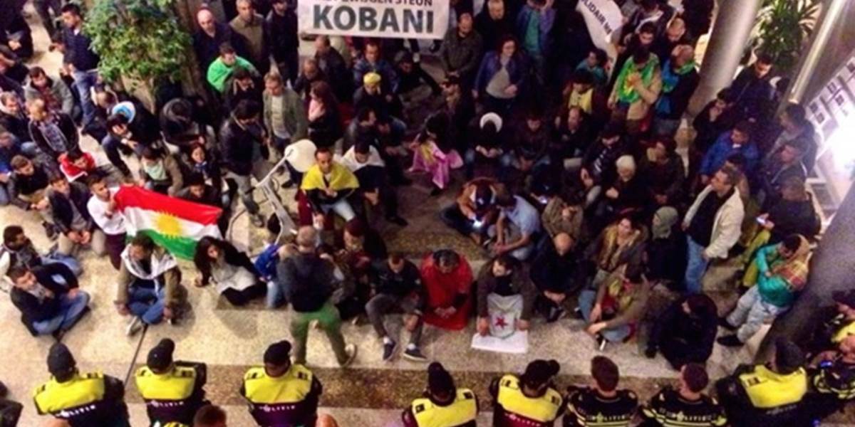Kurdskí protestujúci dnes násilne vtrhli do budovy europarlamentu v Bruseli