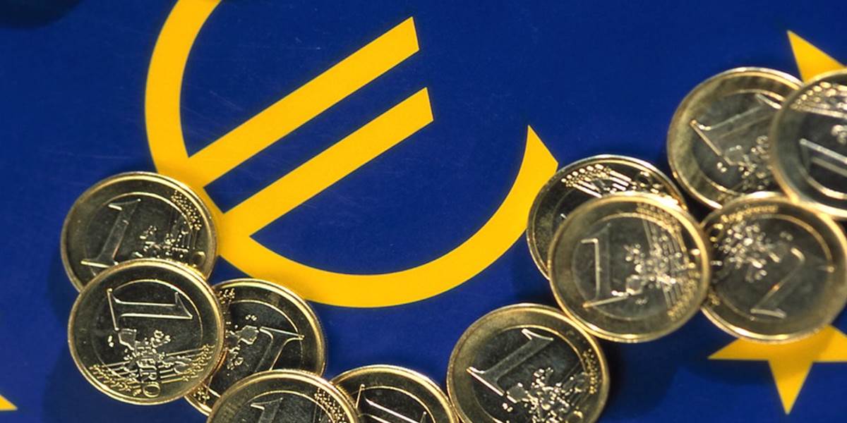 Experti očakávajú v najbližších rokoch prudký pád eura