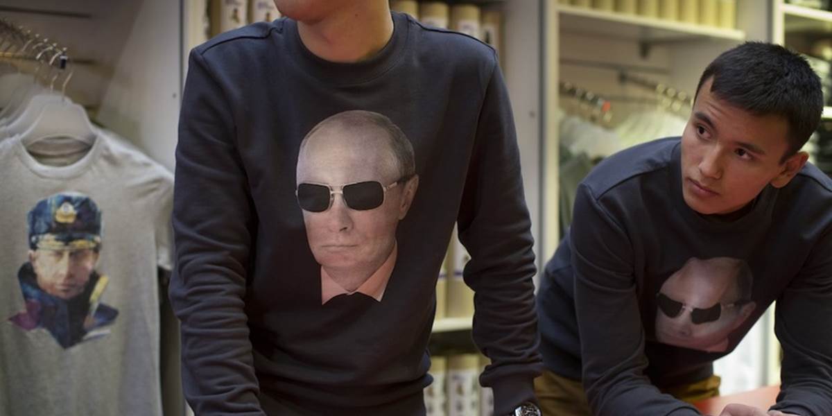 Putin strávil 62. narodeniny v tajge, v Moskve mu otvorili výstavu