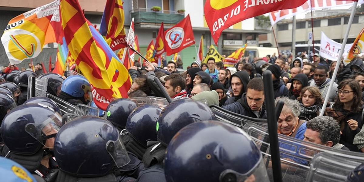 Tisíce ľudí protestujú v Miláne proti vláde