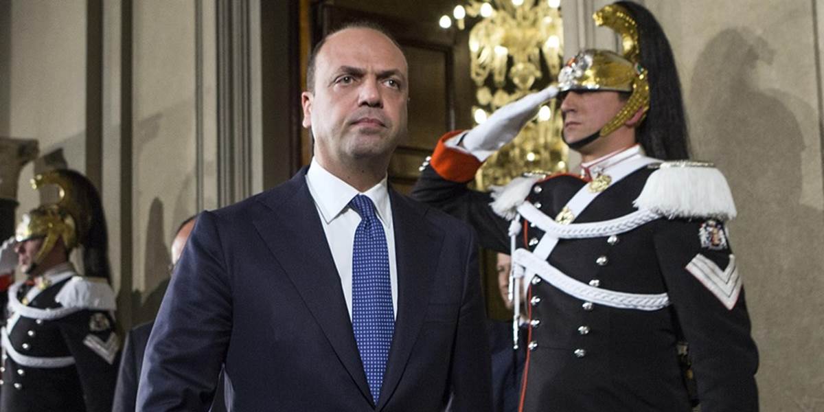 Taliansky minister vnútra zakázal starostom uznávať sobáše homosexuálov