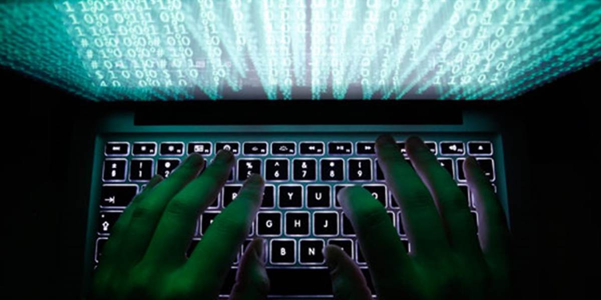 Po dvoch rokoch pátrania zadržali hackera, ktorý napadol 1500 počítačov