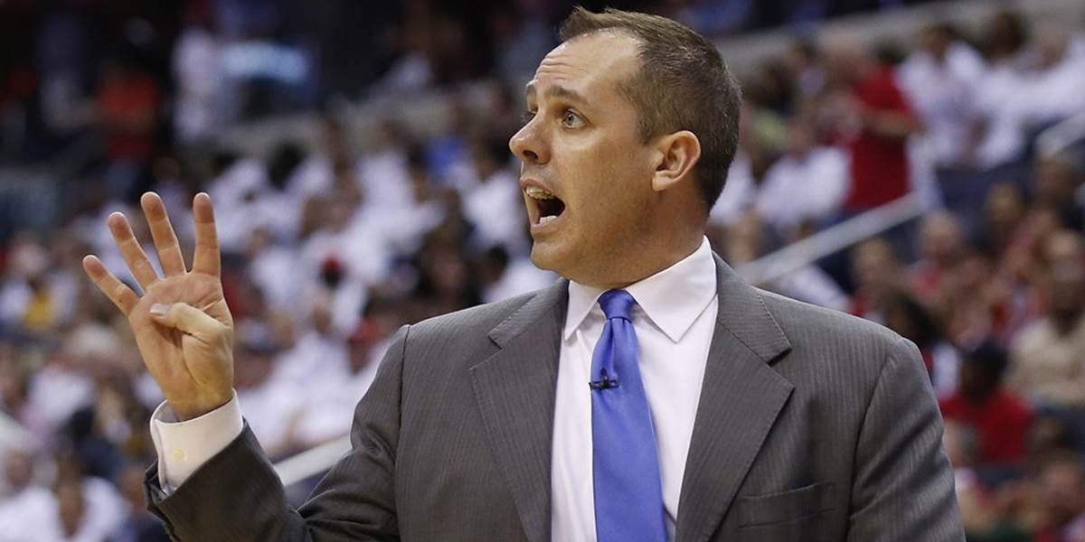 NBA: Spokojná Indiana predĺžila s trénerom Vogelom