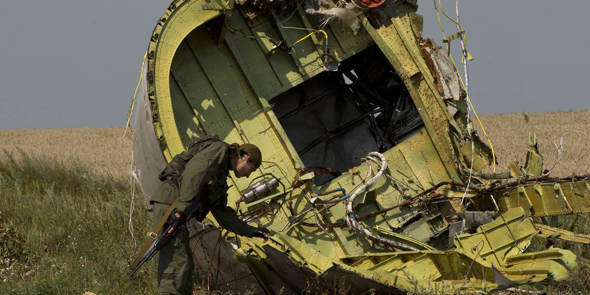 Najnovšie zistenia letu MH17: Pasažier mal na sebe kyslíkovú masku