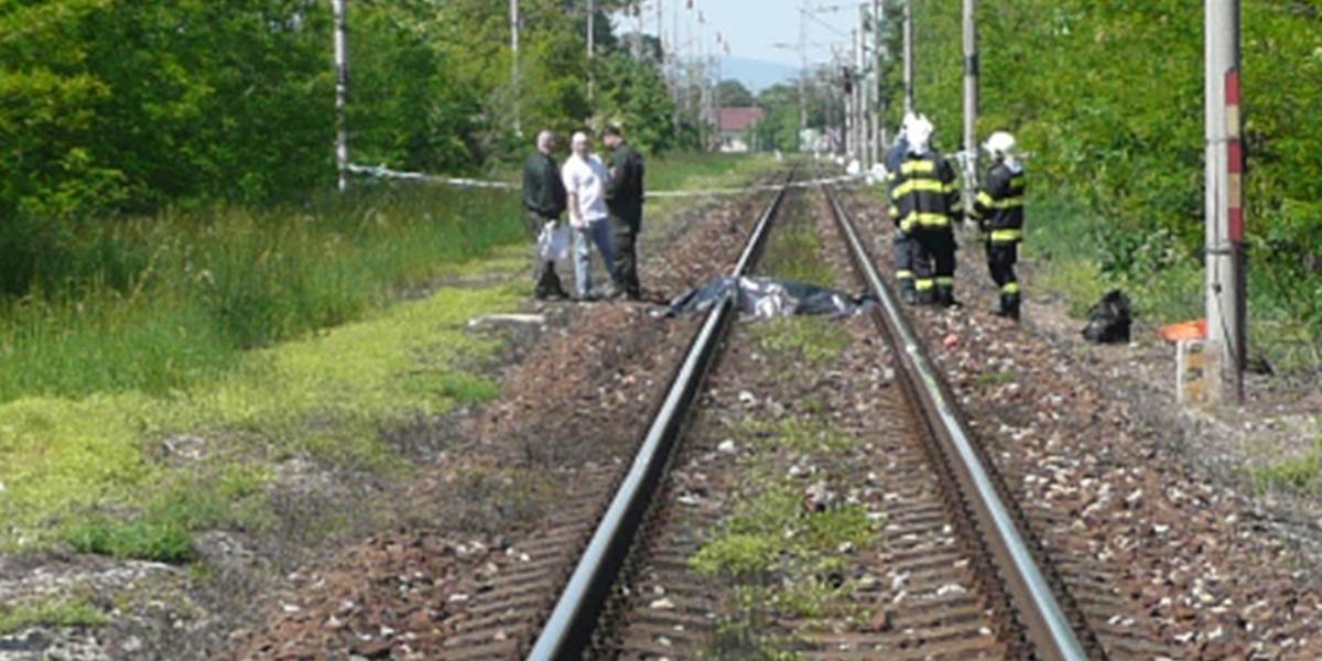 Tragická nehoda pri obci Veľká Paka: Na koľajniciach ležal muž, vlak ho prešiel!
