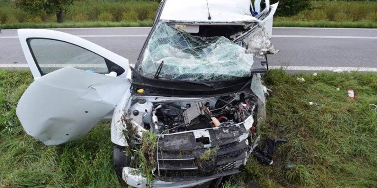 Tragická nehoda pri Žiline: Čelnú zrážku osobného auta s nákladným neprežili dvaja ľudia!