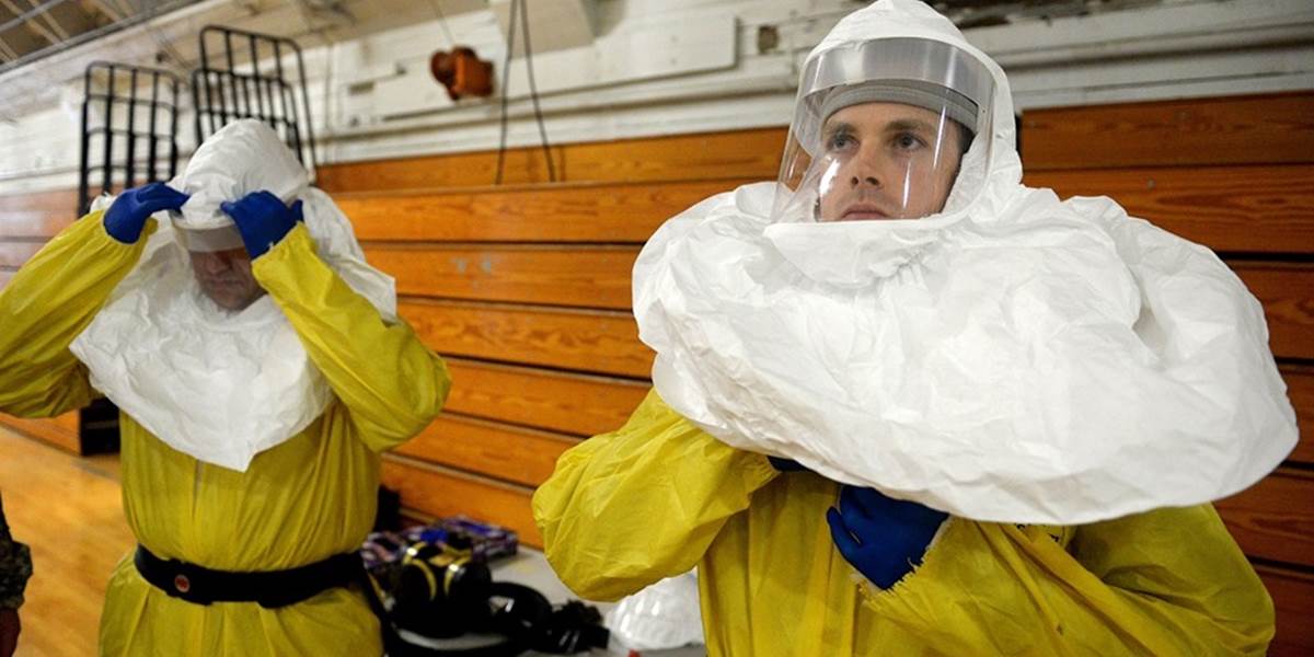 V krajinách postihnutých ebolou chýbajú odborníci